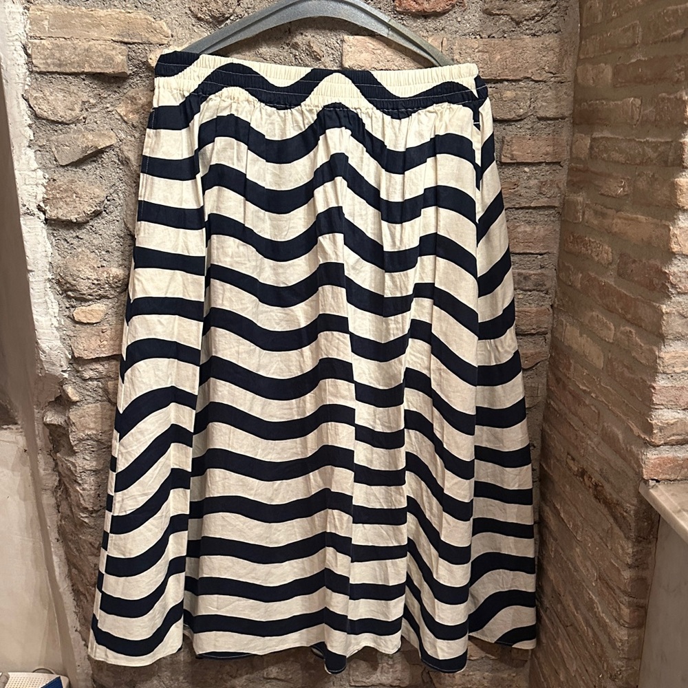 Uniqlo Navy and Cream Striped A-Line Skirt